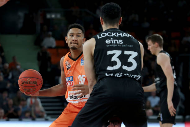 还在对抗和 还在对抗和